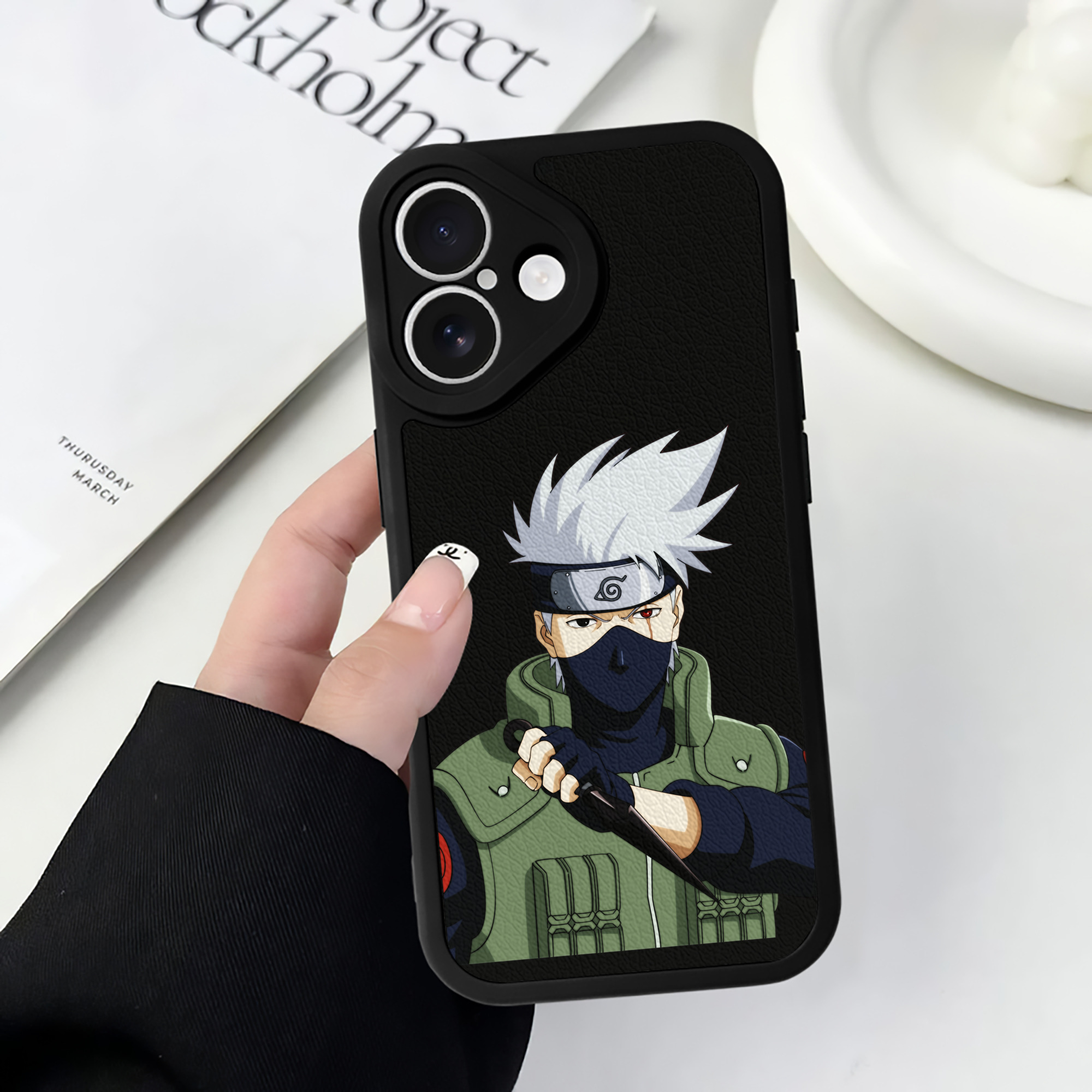 （画像用） NARUTO -ナルト- はたけ カカシ Hatake Kakashi 【iPhone 16シリーズ対応】シリコンスマホケース（レザー調） 材質：シリコン